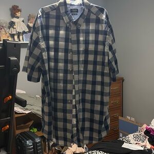 Chap’s casual short sleeve blue button up